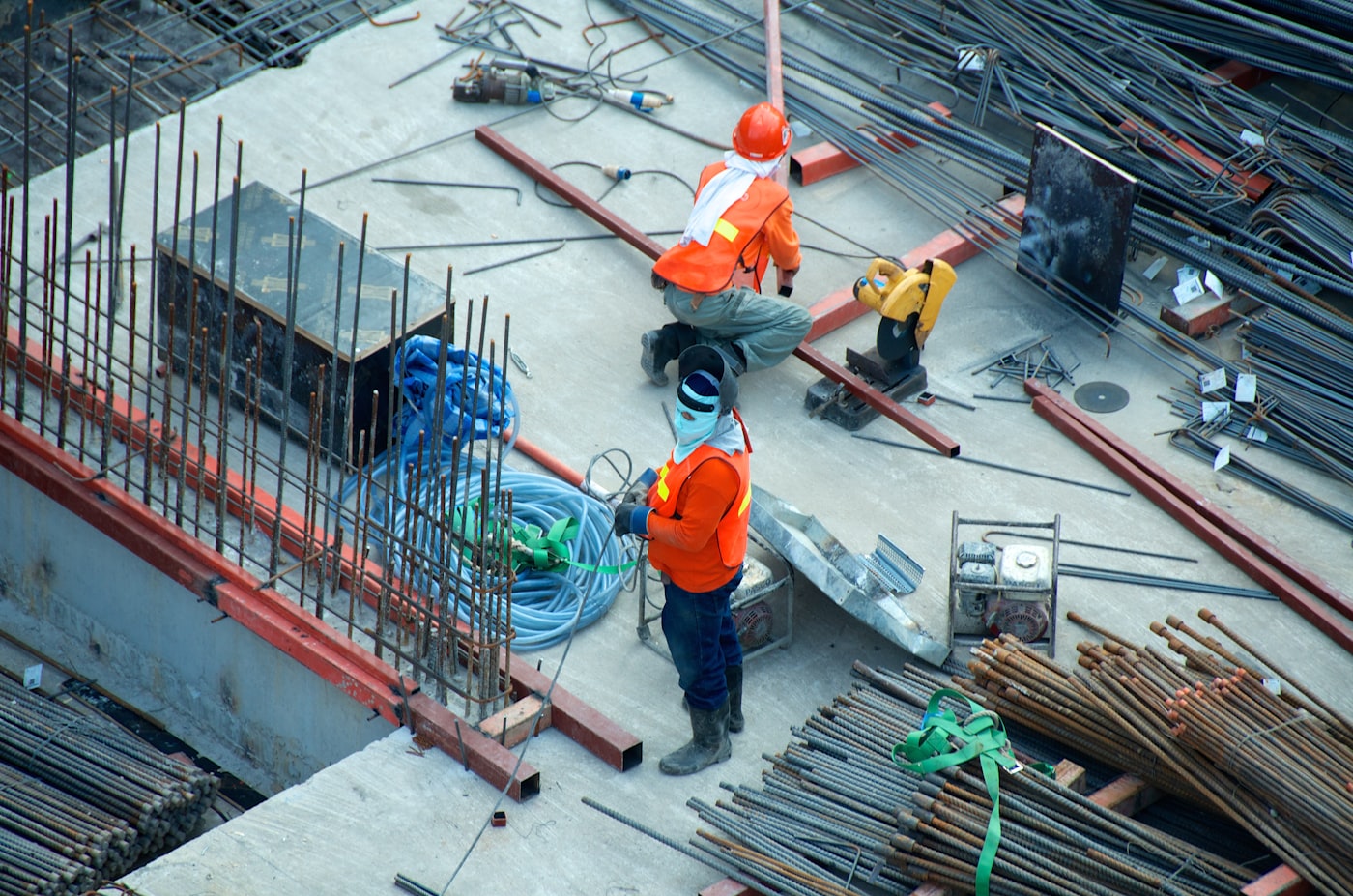 Equipo de obra en proyecto de construcción